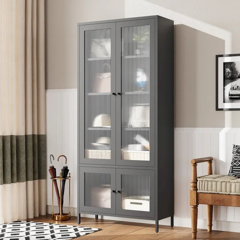 Metallschrank mit Glastüren und verstellbaren Einlegeböden