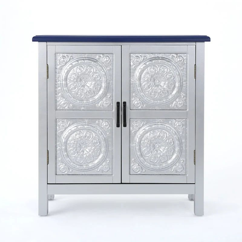 Schrank mit Fliesenfront und Used-Look-Oberfläche