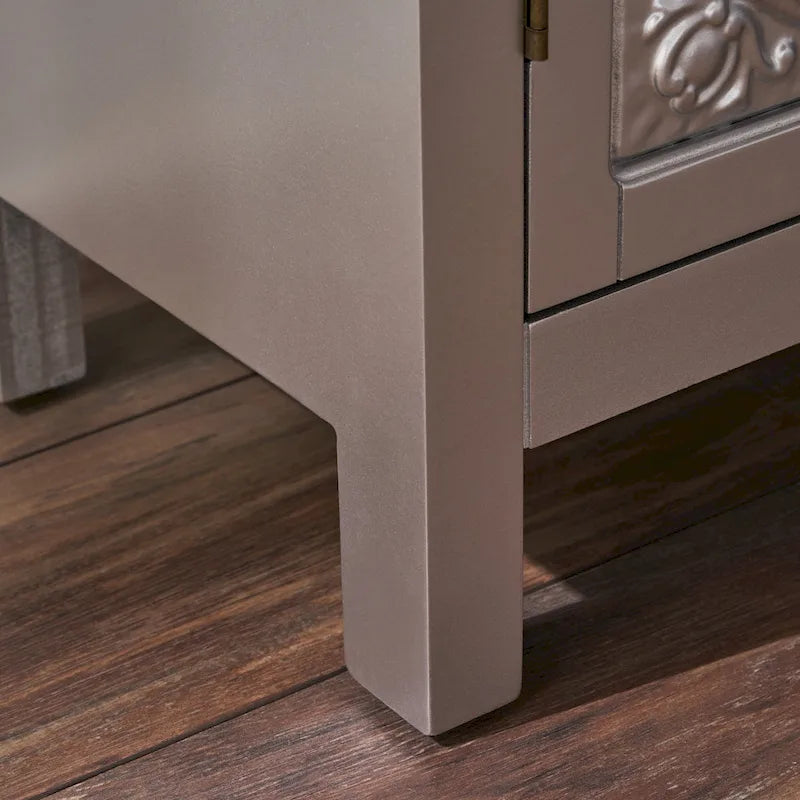 Schrank mit Fliesenfront und Used-Look-Oberfläche