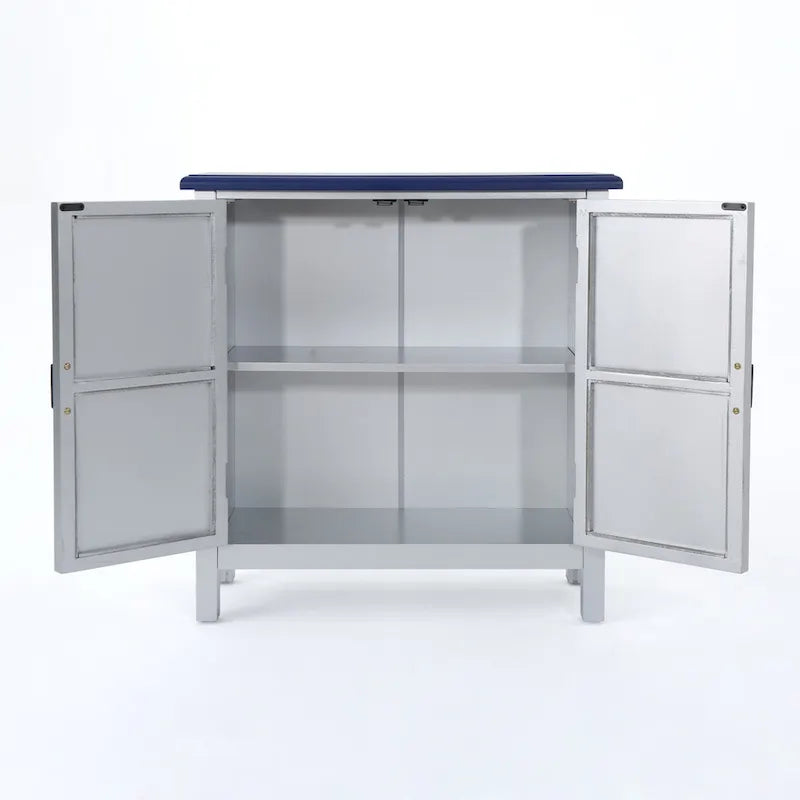 Schrank mit Fliesenfront und Used-Look-Oberfläche