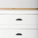 Aparador de madera maciza blanco con molduras negras y vitrinas - 75L x 20.8W x 34.3H