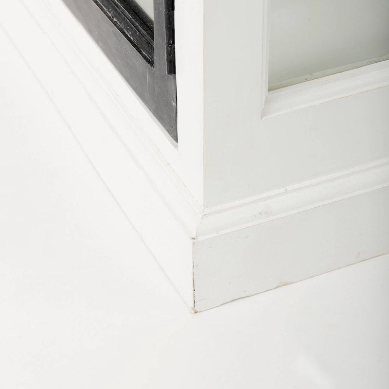 Aparador de madera maciza blanco con molduras negras y vitrinas - 75L x 20.8W x 34.3H